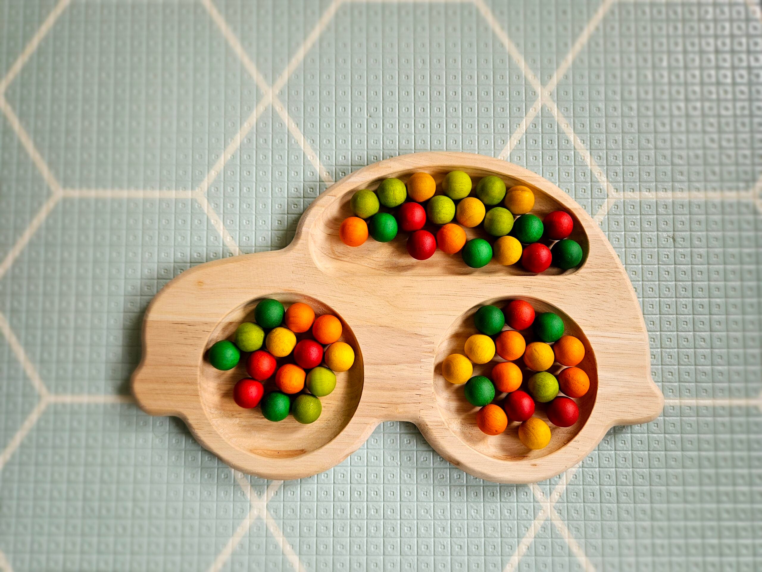 Car feeding/sorting tray
