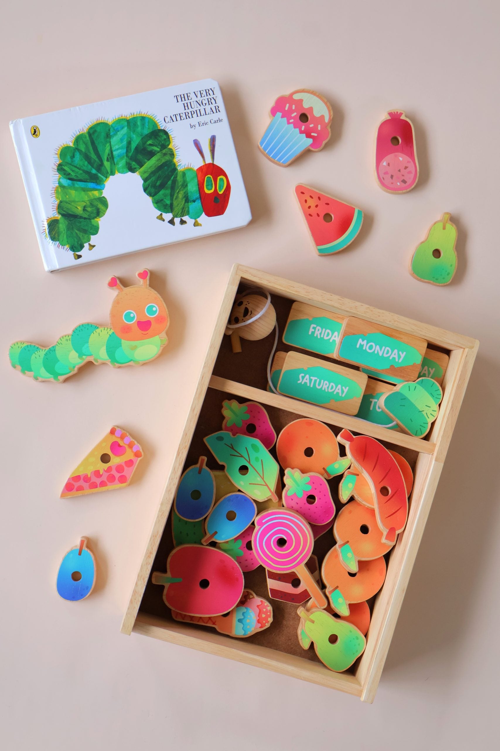 Caterpillar lacing set