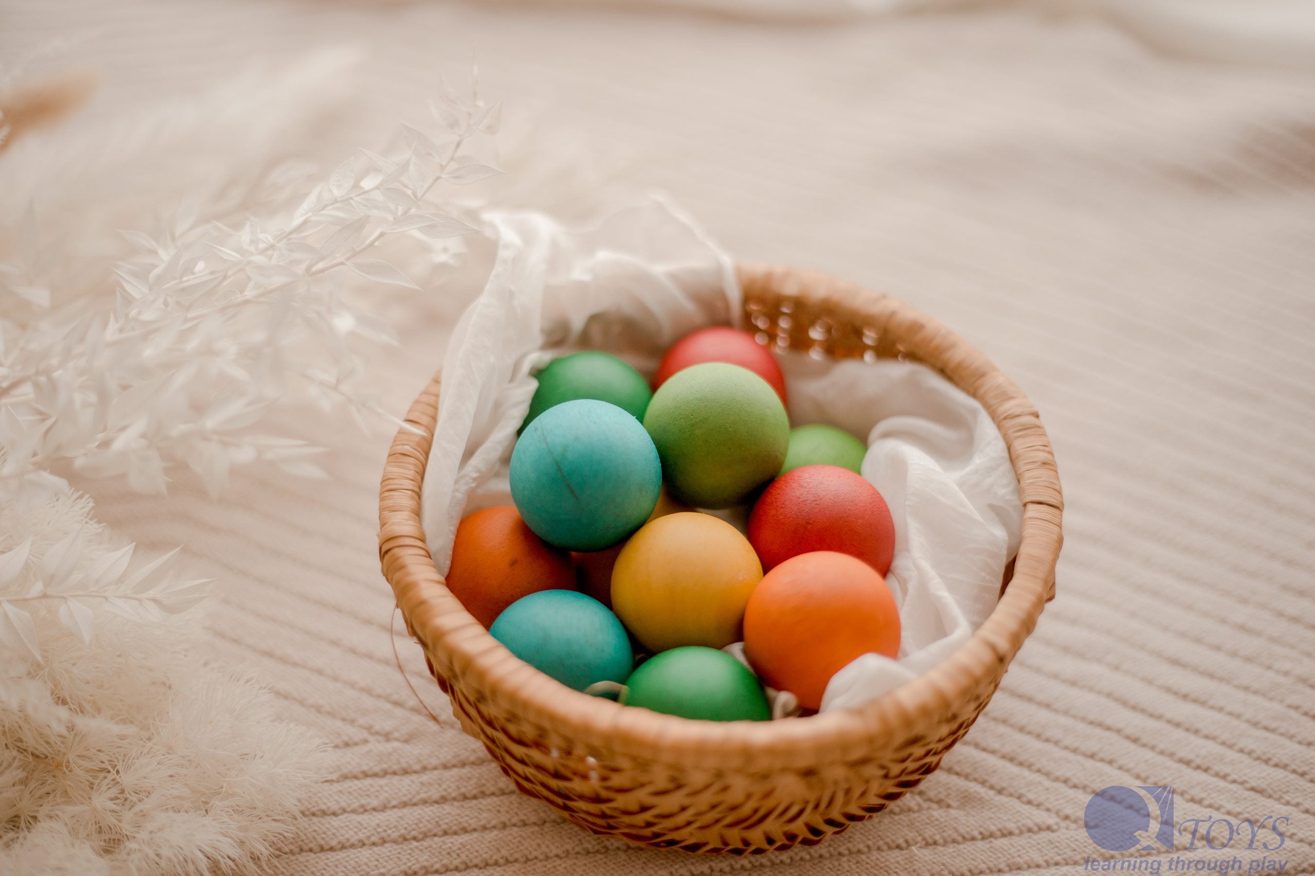 12 Wooden Coloured Balls