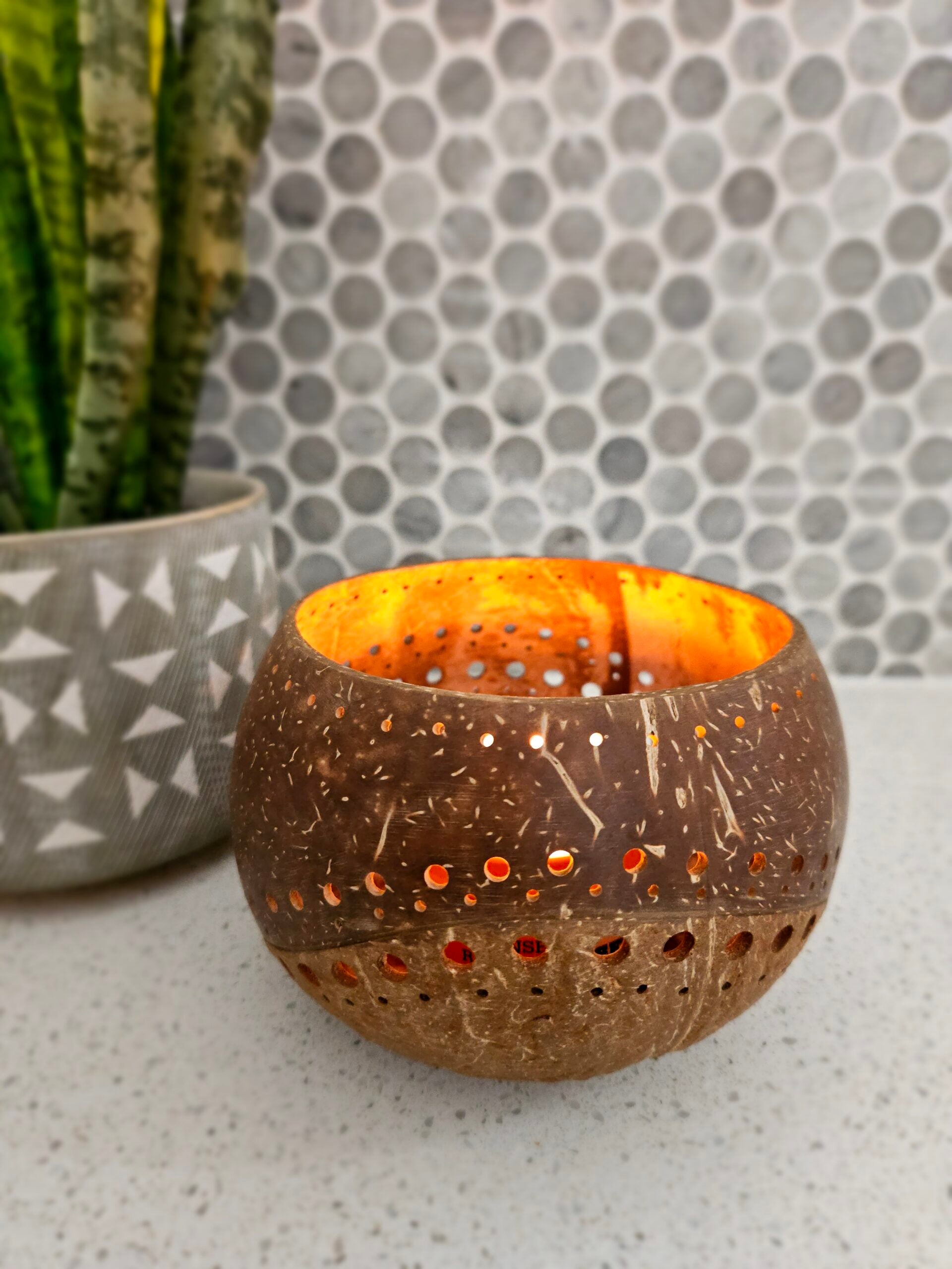 Coco wave candle holder
